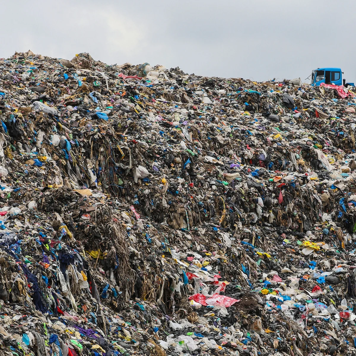 The Hidden Waste of the Fashion Industry: How Clothing Recycling Impacts the Environment